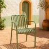 silla exterior verde con brazos